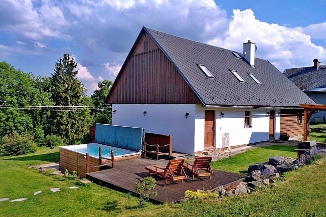 Chalupa s baznem - Orlick hory - Pastviny