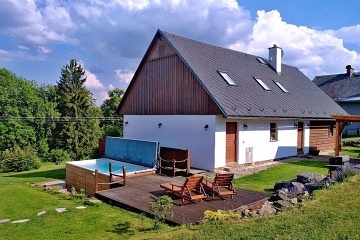 Chalupa s baznem - Orlick hory - Pastviny