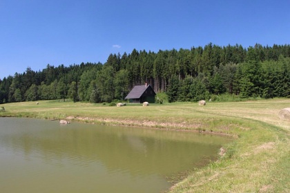 Chata samota u rybníka - loďka, koupání a rybaření