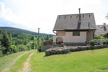 Chata s baz�nem - CHKO Novohradsk� hory