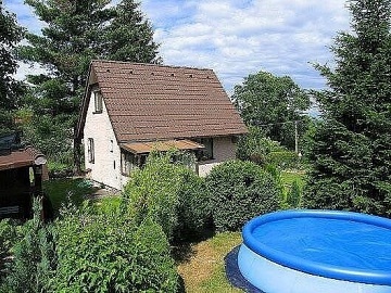 Chata s baz�nem - CHKO Novohradsk� hory