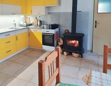 Chalupa s baz�nem - hrad Lipnice nad S�zavou