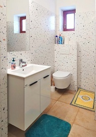 Chalupa s baz�nem - hrad Lipnice nad S�zavou