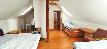 Chalupa s baz�nem - hrad Lipnice nad S�zavou