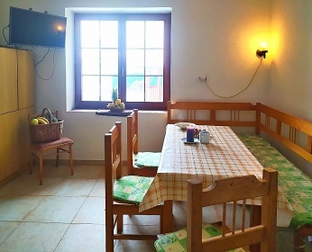 Chalupa s baz�nem - hrad Lipnice nad S�zavou