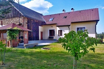 Chalupa s baz�nem - hrad Lipnice nad S�zavou