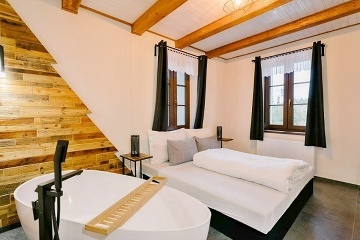 Chalupa u Ond�ejn�ku - baz�n a sauna - Lys� hora