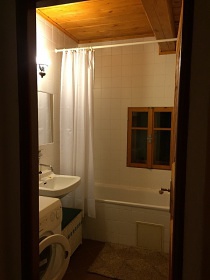 Polorouben� chalupa s baz�nem - Orlick� hory