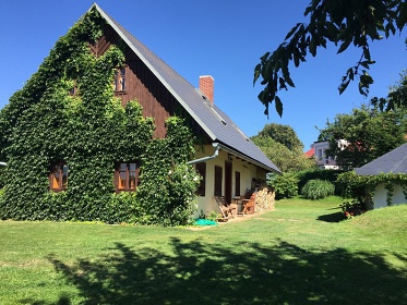 Polorouben� chalupa s baz�nem - Orlick� hory