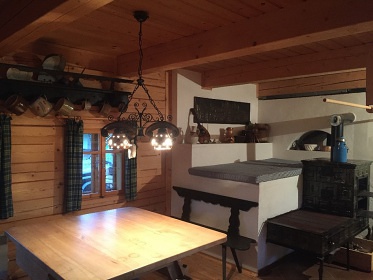 Polorouben� chalupa s baz�nem - Orlick� hory