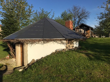 Polorouben� chalupa s baz�nem - Orlick� hory