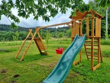 Chalupa s v��ivkou a rybn�kem - Rozhledna Bukovka