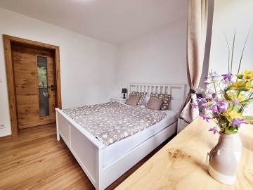 Chalupa s v��ivkou a rybn�kem - Rozhledna Bukovka