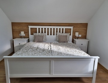 Chalupa s v��ivkou a rybn�kem - Rozhledna Bukovka