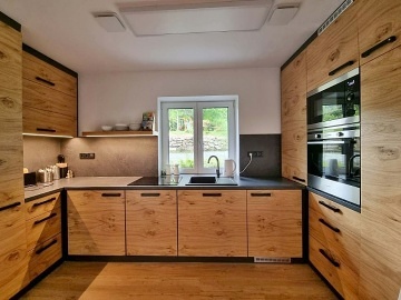 Chalupa s v��ivkou a rybn�kem - Rozhledna Bukovka