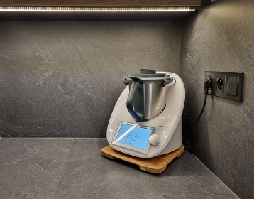 Chalupa s v��ivkou a rybn�kem - Rozhledna Bukovka