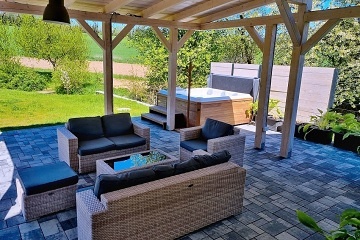 Chalupa s v��ivkou a rybn�kem - Rozhledna Bukovka