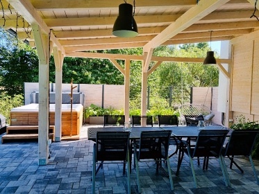 Chalupa s v��ivkou a rybn�kem - Rozhledna Bukovka