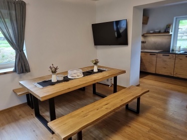 Chalupa s v��ivkou a rybn�kem - Rozhledna Bukovka