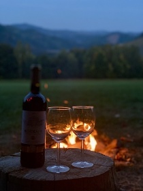 Glamping na Vyso�in� - posed u p�ehrady V�r