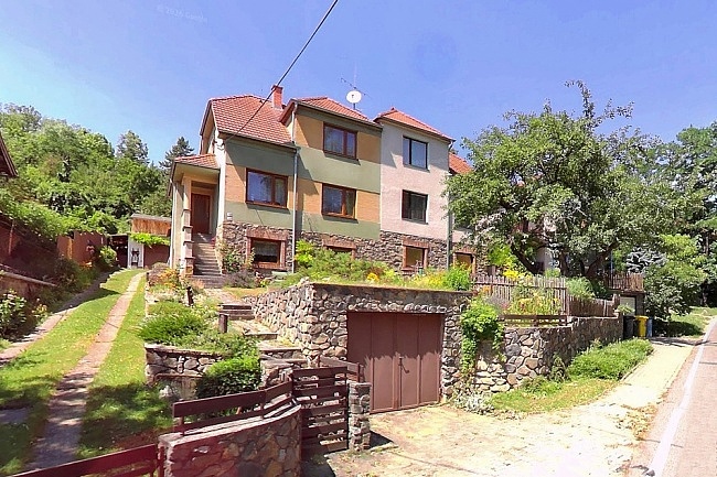 Rodinn� chalupa s baz�nem - Moravsk� Krumlov