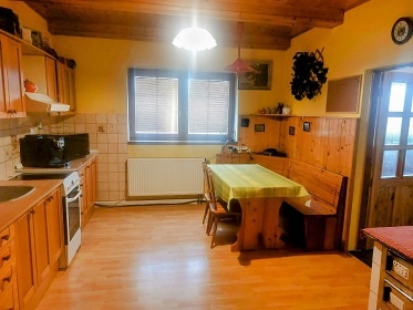 Chalupa s baz�nem u p�ehrady �ance - Lys� hora