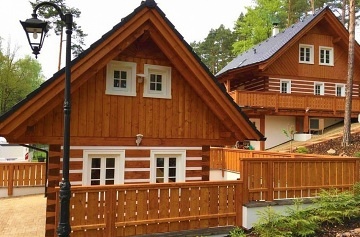 Roubenka u jezera - Lu�ick� hory - Je�t�d