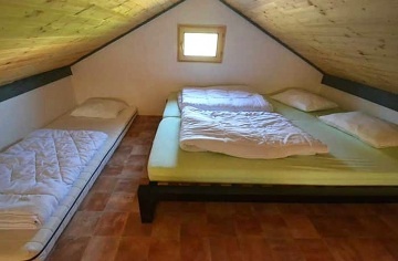 Chaty u rybníka a Singltreku pod Smrkem