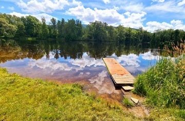 Glamping u koupaliště - maringotka Jizerské hory