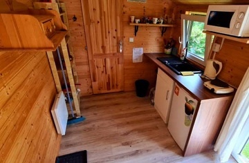 Glamping u koupaliště - maringotka Jizerské hory