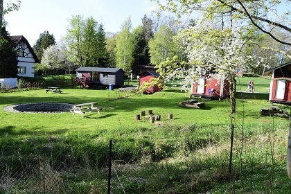 Glamping u koupaliště - maringotka Jizerské hory