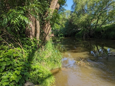 Usedlost Ledňáček - Modletice - klid u řeky