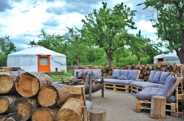 Jurty v Sadu - Glamping Štolmíř - Český Brod