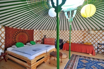 Jurty v Sadu - Glamping Štolmíř - Český Brod
