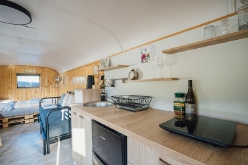 Glamping koupací jezírko a wellness - jižní Morava