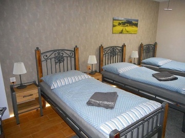 Chata a vinn� sklep - CHKO P�lava - Nov� Ml�ny