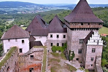 Chalupa s baz�nem - hrad Lipnice nad S�zavou