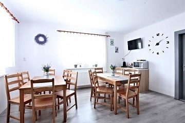 Chalupa s baz�nem - hrad Lipnice nad S�zavou