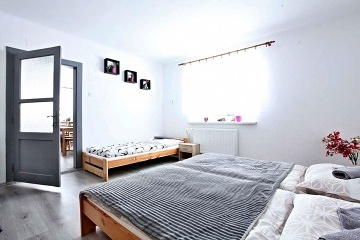 Chalupa s baz�nem - hrad Lipnice nad S�zavou