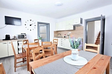 Chalupa s baz�nem - hrad Lipnice nad S�zavou