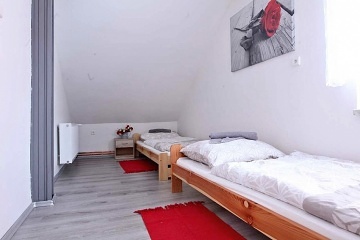 Chalupa s baz�nem - hrad Lipnice nad S�zavou