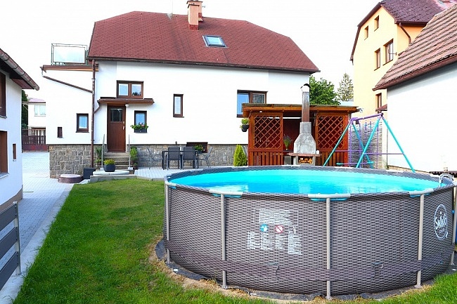 Chalupa s bazénem - hrad Lipnice nad Sázavou