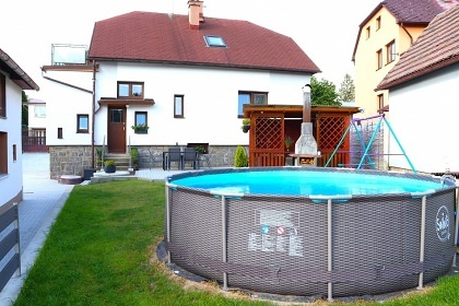 Chalupa s baz�nem - hrad Lipnice nad S�zavou