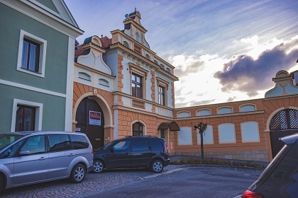 Chalupa s baznem - Koumberk - Toulovcovy Matale