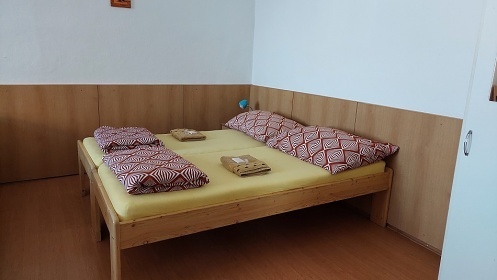 Chalupa s baz�nem - Toulovcovy Ma�tale