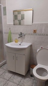 Chalupa s baz�nem - Toulovcovy Ma�tale