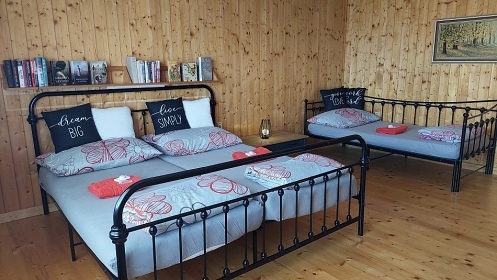 Chalupa s baz�nem - Toulovcovy Ma�tale