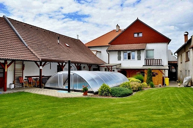 Chalupa s bazénem - apartmány Harmonie - Luže