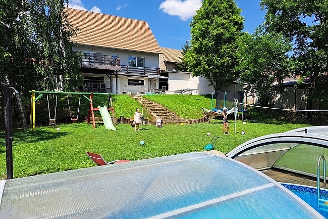 Chalupa s baz�nem - Podh��� Ch�ib� - Krom���