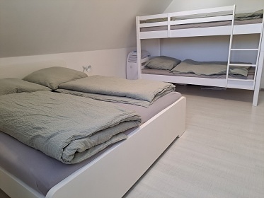 Chalupa s baz�nem - Podh��� Ch�ib� - Krom���